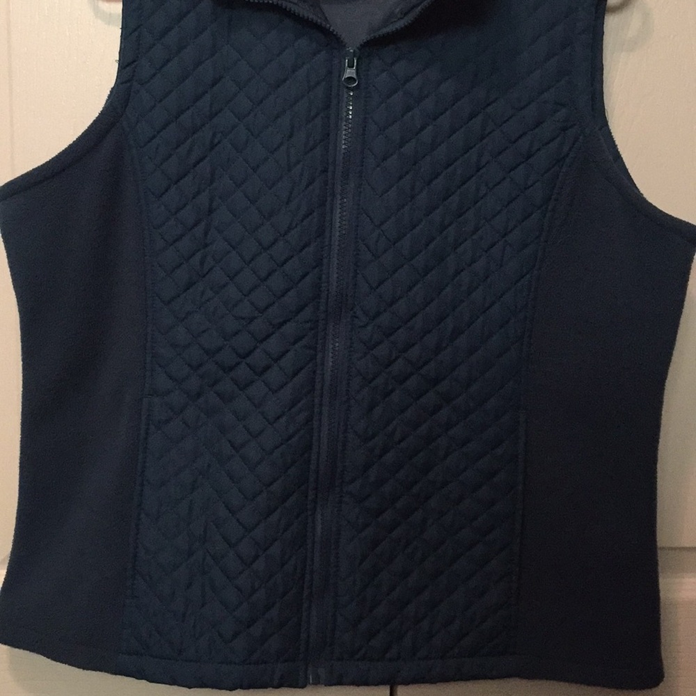 IZOD Vest - Picture 3 of 8